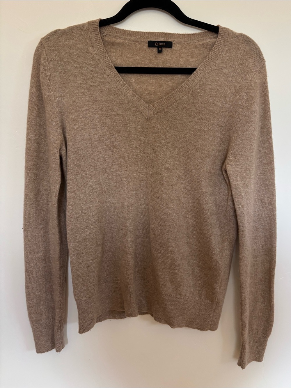 Quince 100% Mongolian Cashmere V-Neck Sweater Medium Camel Tan A17